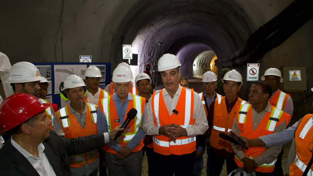 Presidente Abinader supervisa túnel pluvial de la avenida Luperón que se construye con fondos de Aerodom, para evitar inundaciones en la zona